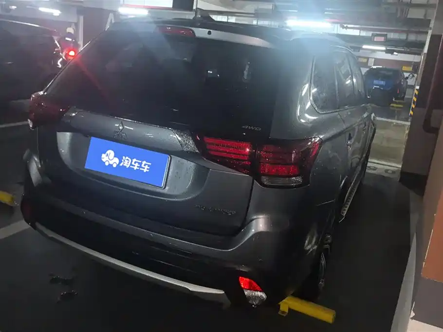 Outlander 2.4 L 4 WD Elite 5-seat