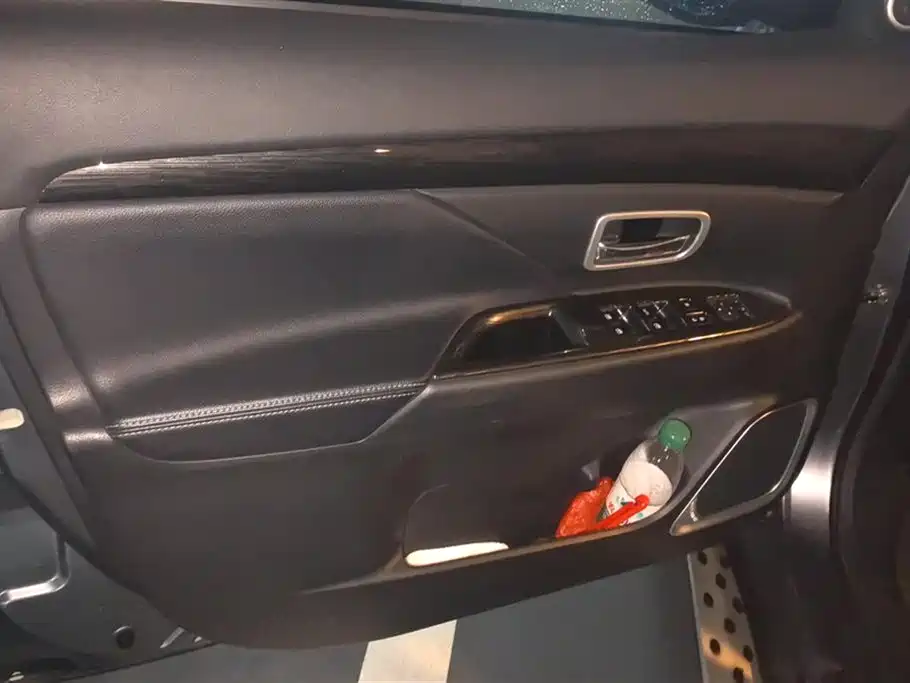 Outlander 2.4 L 4 WD Elite 5-seat