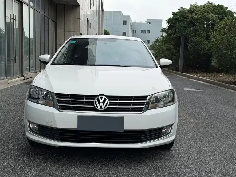 Volkswagen Gran Lavida 1.6 L Auto Comfort
