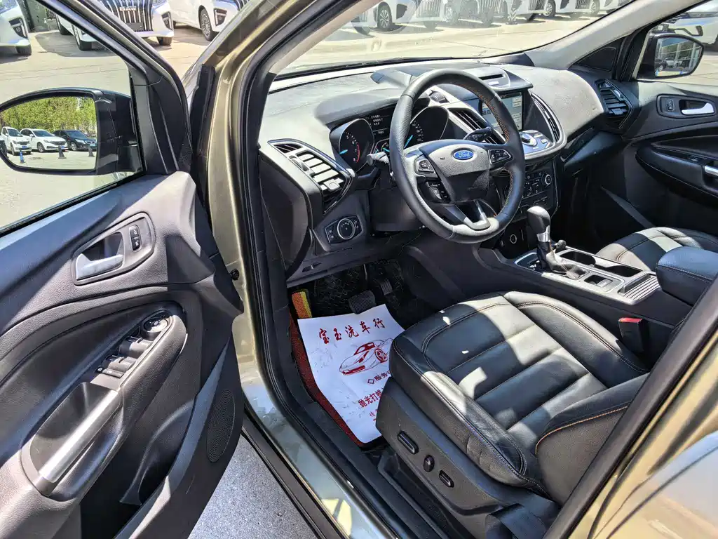 Kuga EcoBoost 245 4 WD Sport