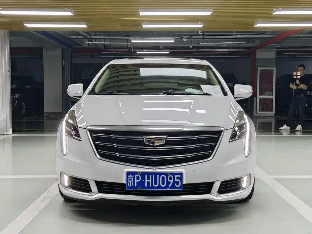 Cadillac XTS 28 T Luxury