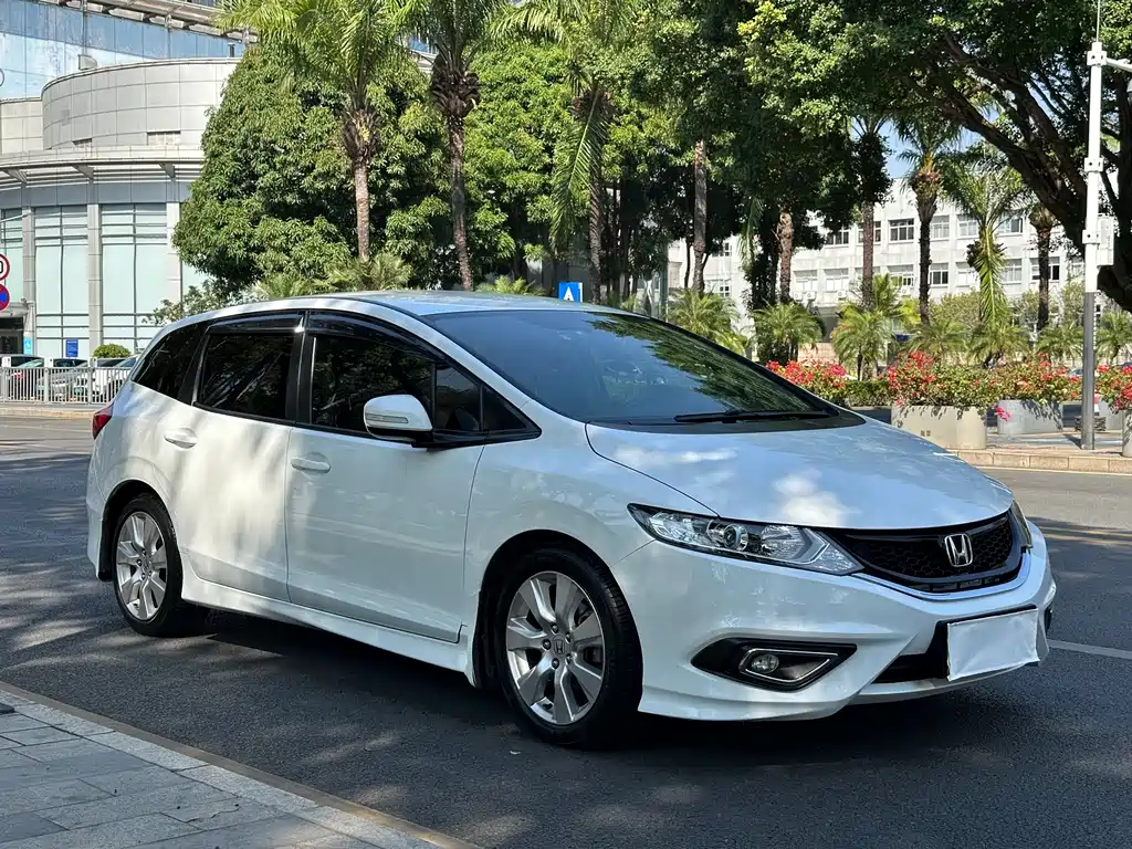 Jade 1.8 L Auto Comfort Elite 5-seat