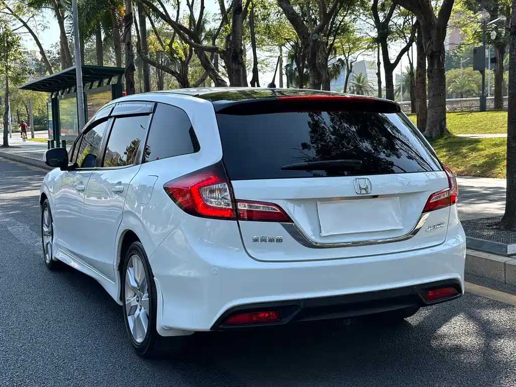 Jade 1.8 L Auto Comfort Elite 5-seat