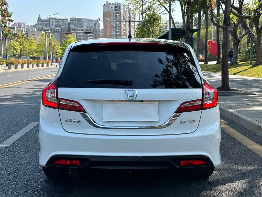 Jade 1.8 L Auto Comfort Elite 5-seat