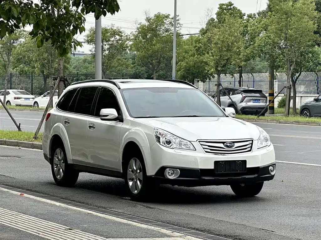 Outback 2.5 i Luxury