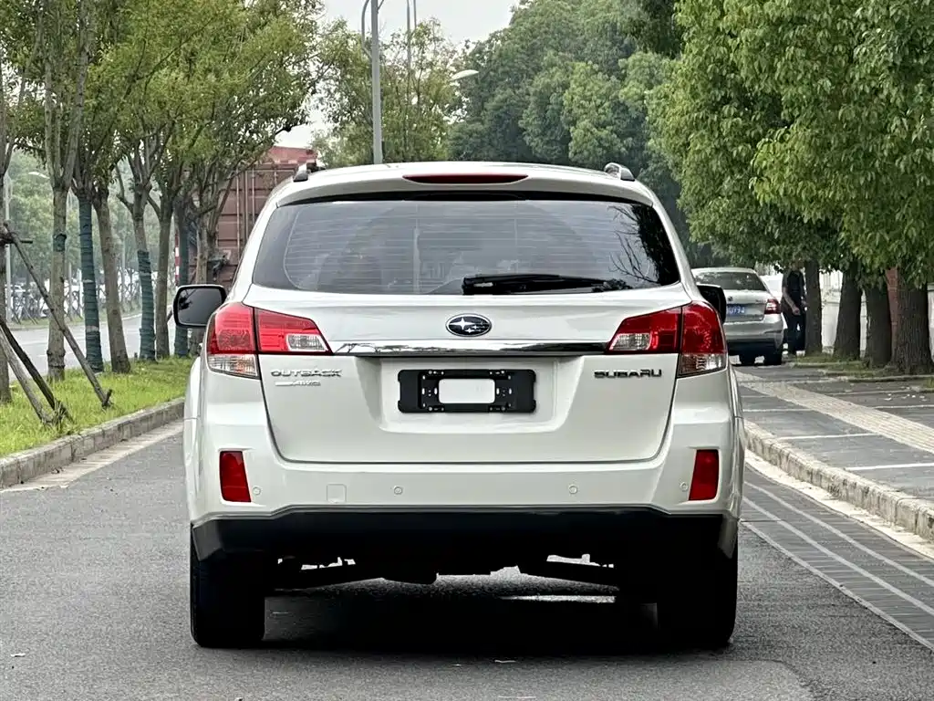 Outback 2.5 i Luxury