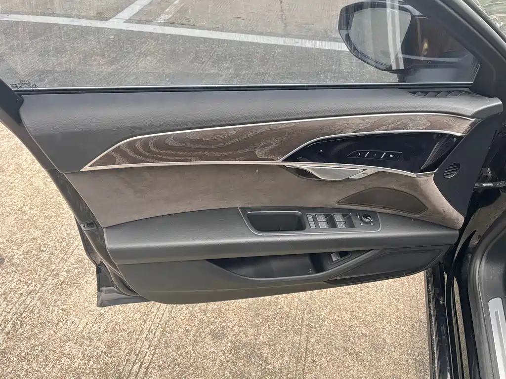 Audi A8 A8 L 50 TFSI quattro Comfort