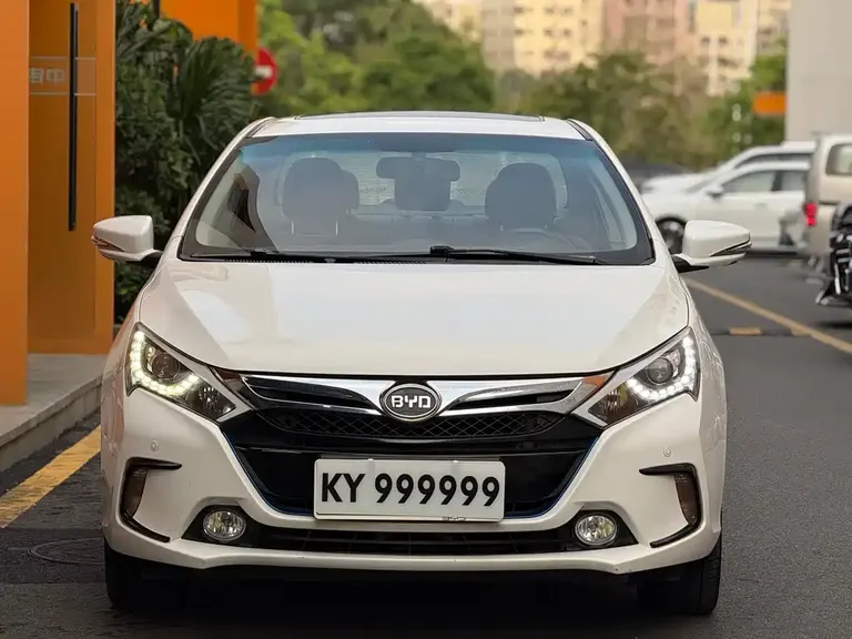 BYD Qin NEV 1.5 T Dual Crown Flagship