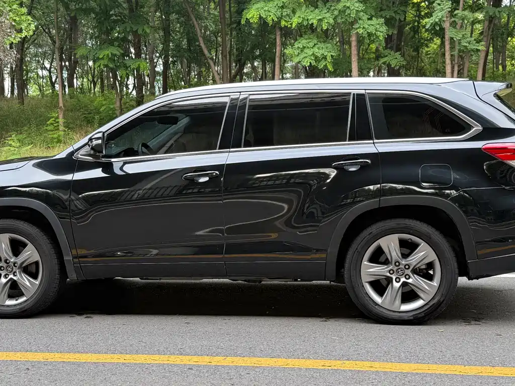 Highlander 2.0 T 4 WD Luxury 7-seat