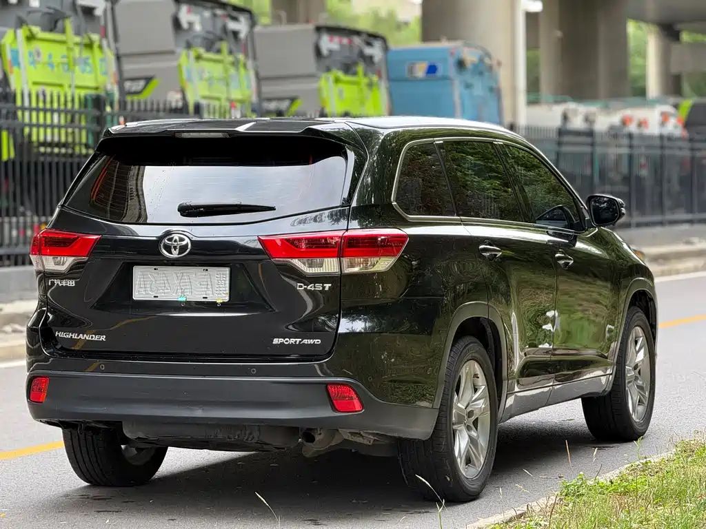 Highlander 2.0 T 4 WD Luxury 7-seat