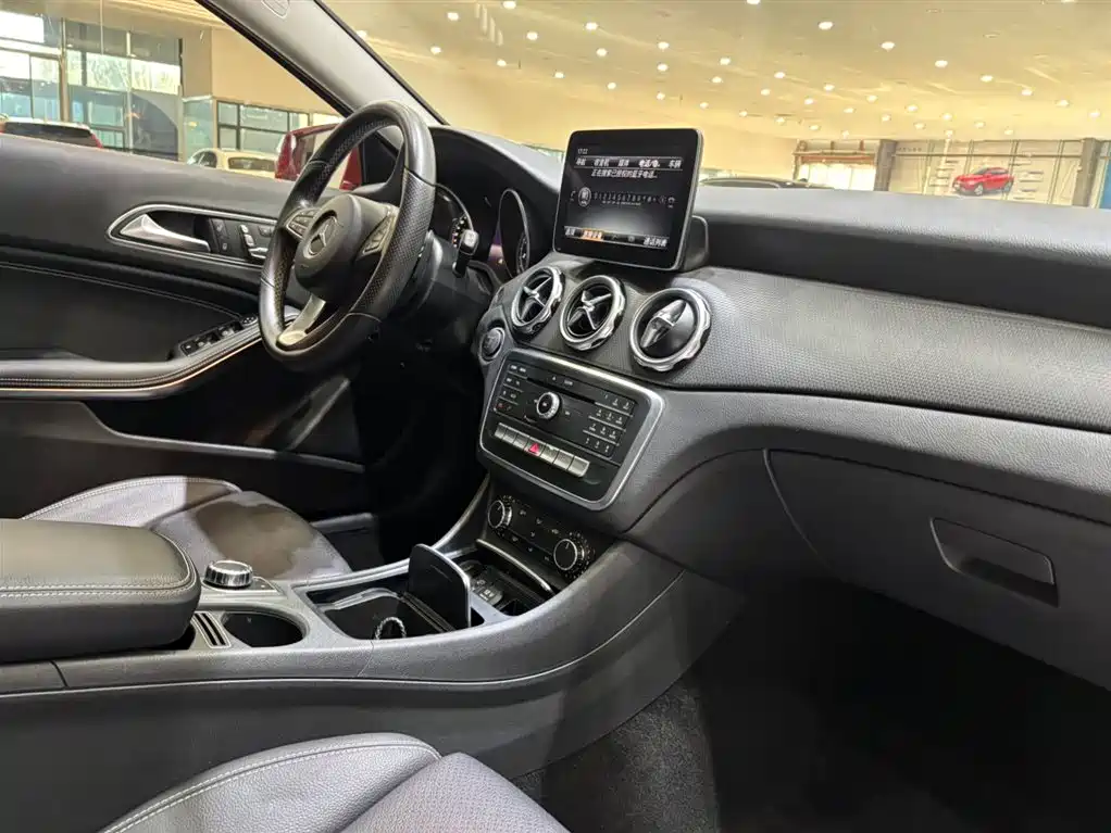 Mercedes-Benz GLA GLA 200 Dynamic