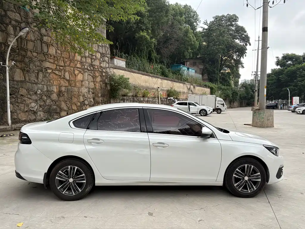 Peugeot 308 1.6 L Auto Luxury