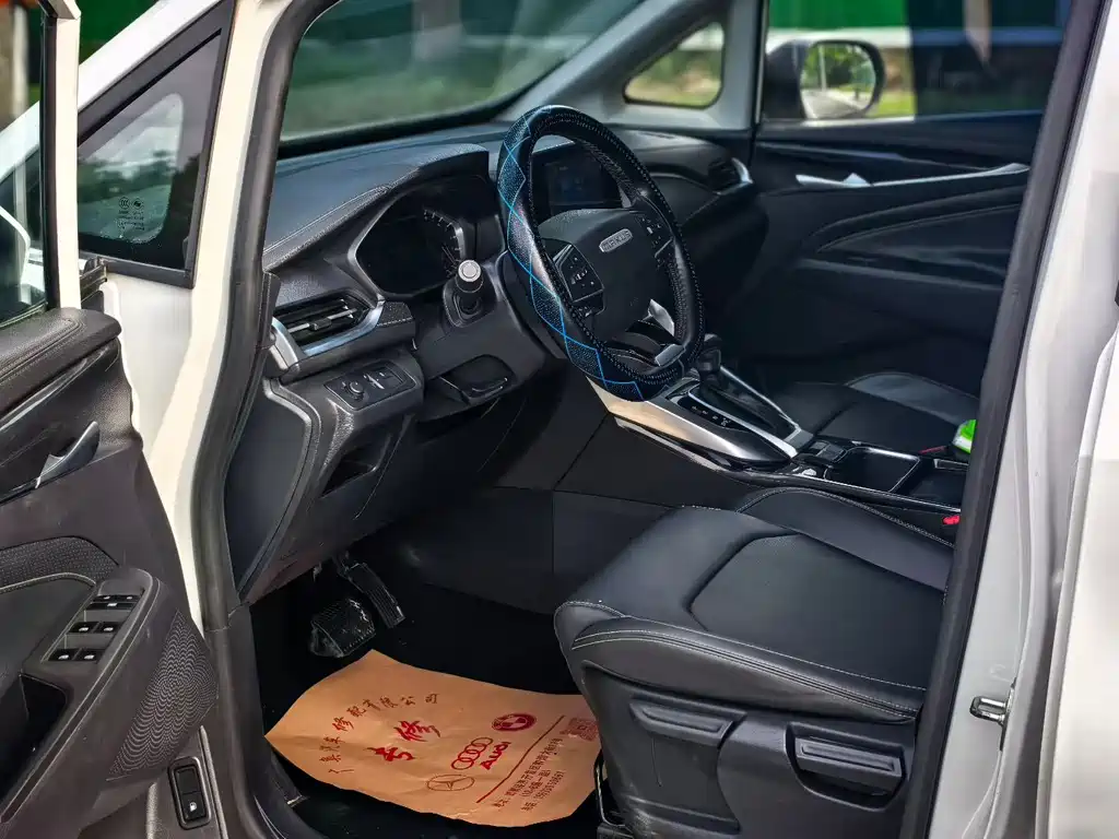 Maxus G50 大通G50 2023款 PLUS 1.5 T 幸福推荐自动护航版
