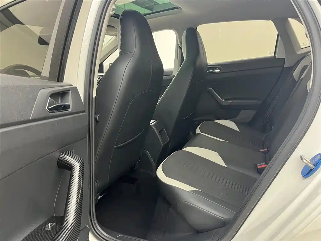 Polo Plus 1.5 L Auto Colorful Tech