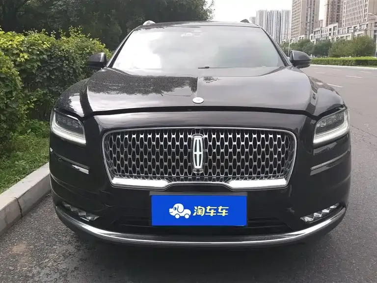 Lincoln Nautilus 2.7 T 4 WD Honor Shine