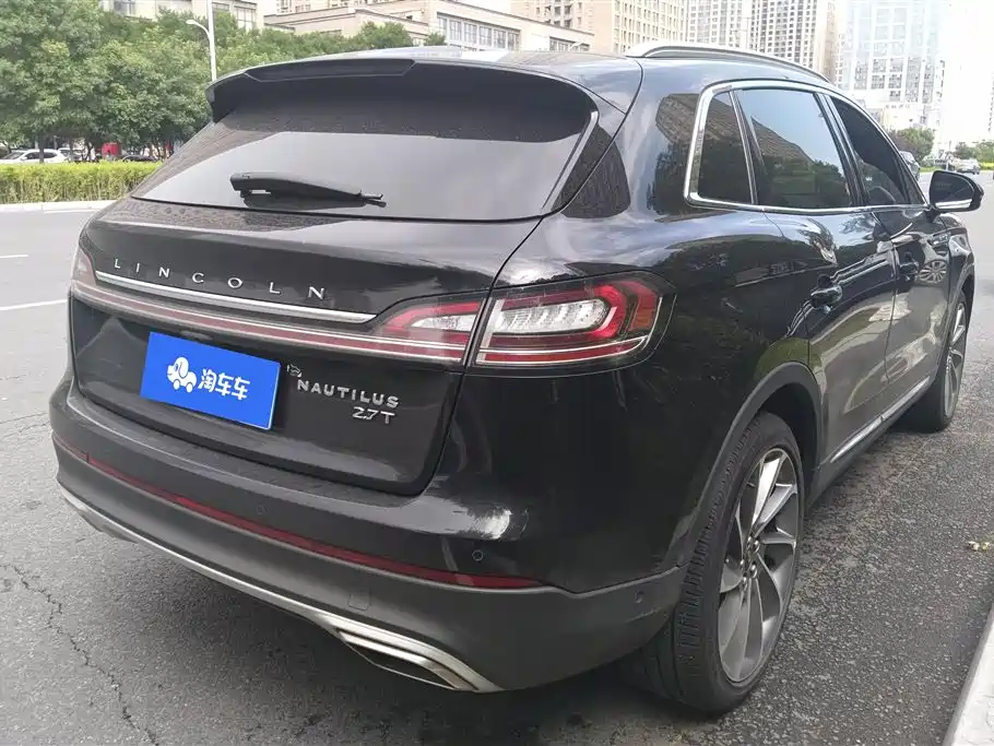 Nautilus 2.7 T 4 WD Honor Shine