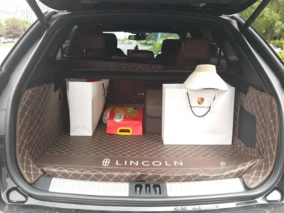 Nautilus 2.7 T 4 WD Honor Shine