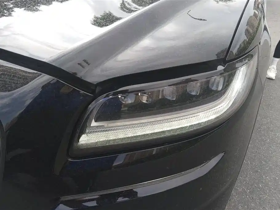 Nautilus 2.7 T 4 WD Honor Shine