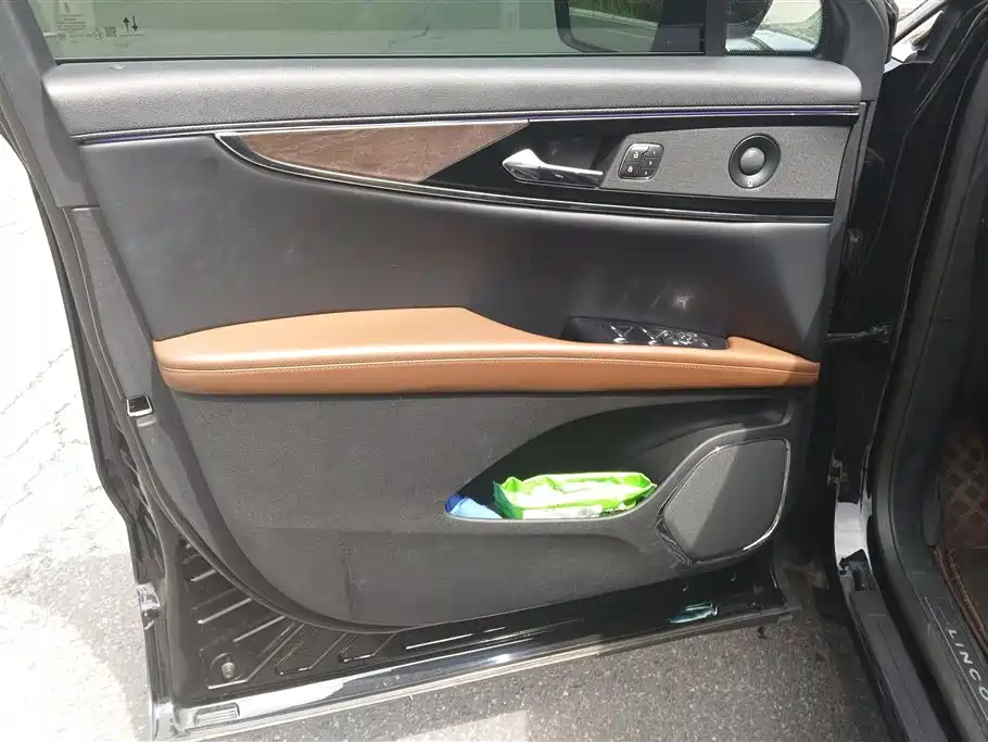 Nautilus 2.7 T 4 WD Honor Shine