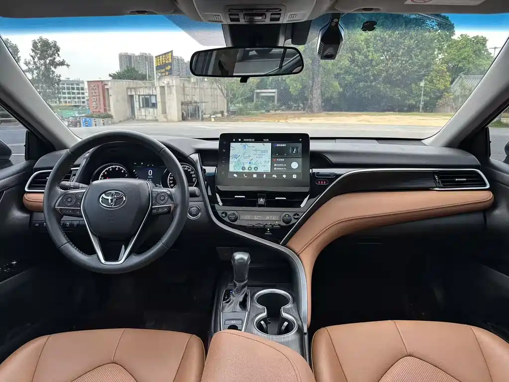 Camry 2.0 G Luxury
