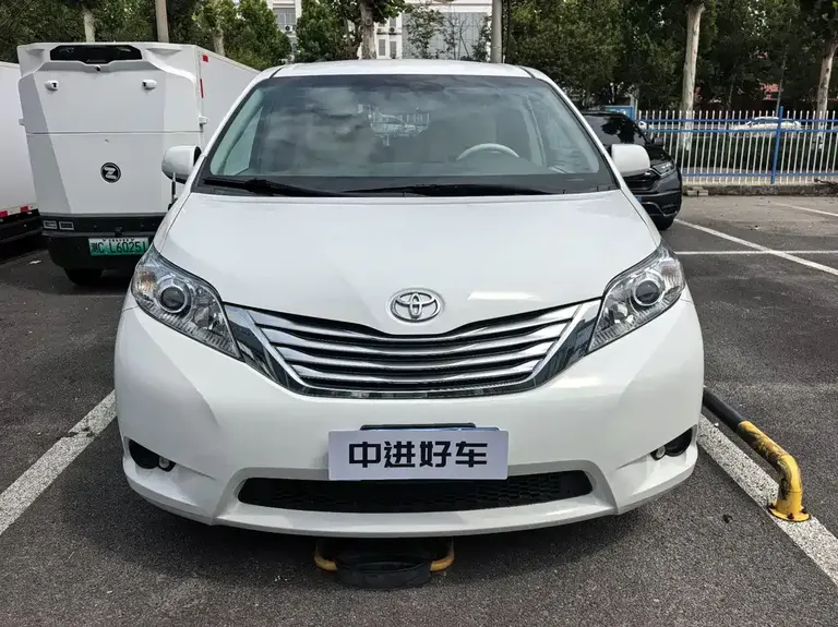 Toyota SIENNA 3.5 L 4 WD Auto