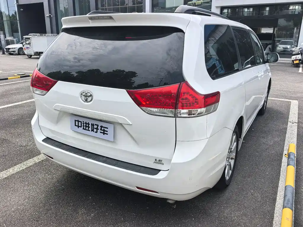 SIENNA 3.5 L 4 WD Auto