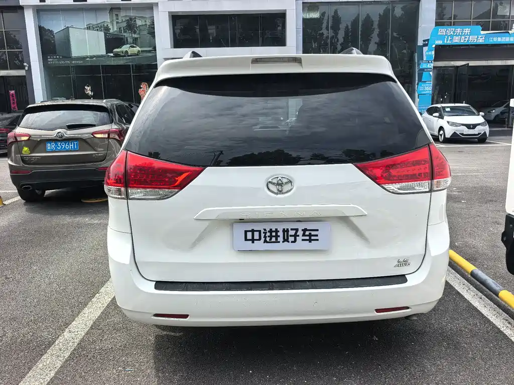 SIENNA 3.5 L 4 WD Auto