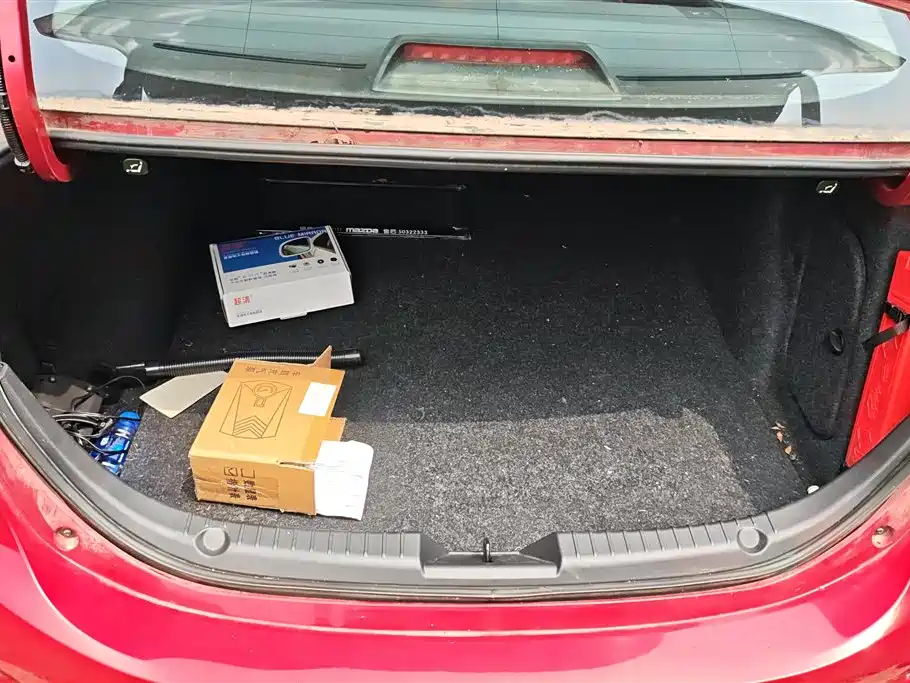 Mazda 3 Axela Sedan 1.5 L Auto Luxury