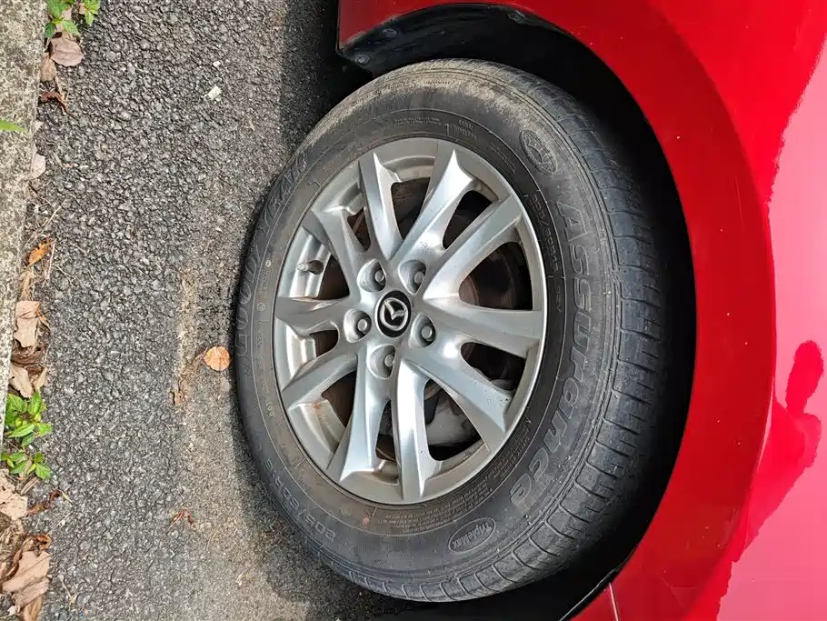 Mazda 3 Axela Sedan 1.5 L Auto Luxury