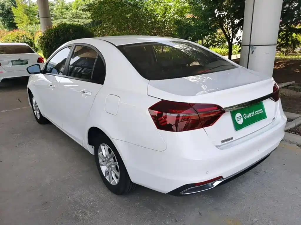 Emgrand 1.5 L CVT Luxury