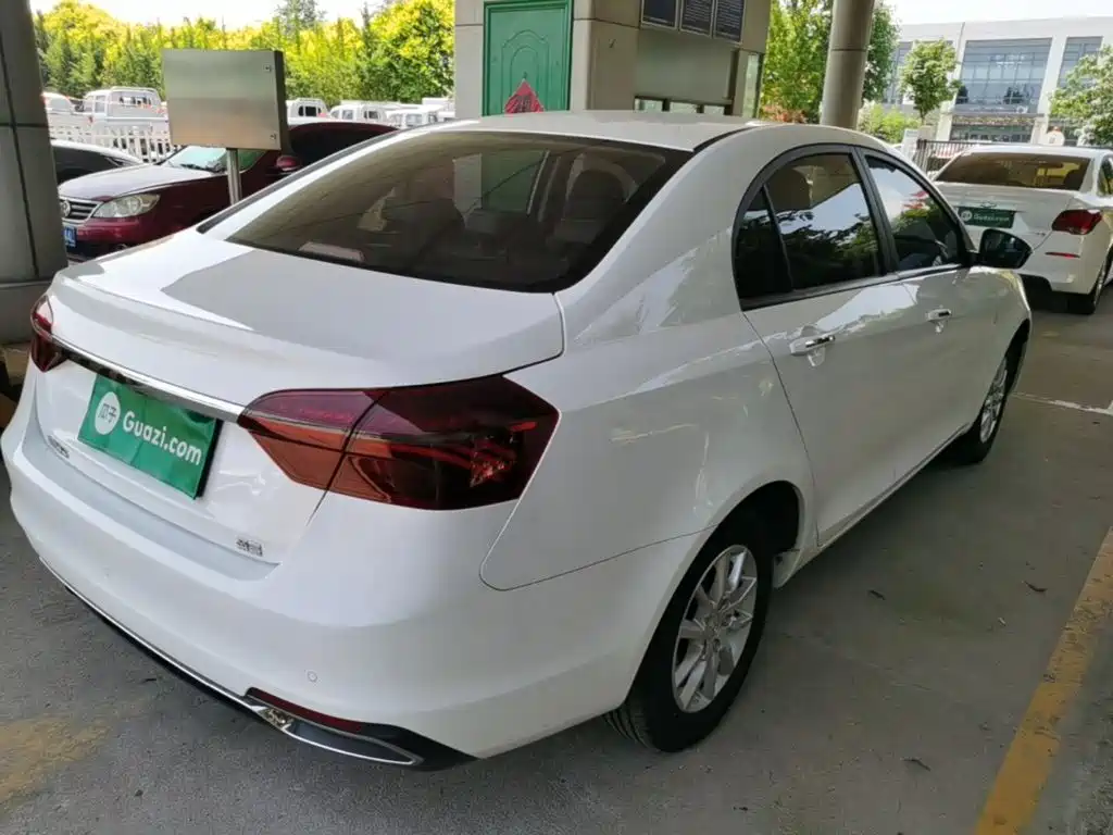 Emgrand 1.5 L CVT Luxury