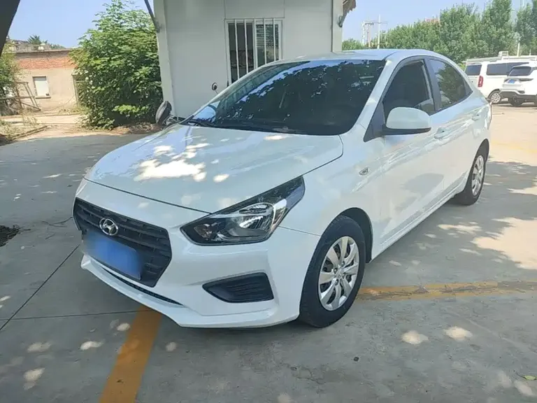 Hyundai Accent 1.4 L Manual Refreshed CN-V