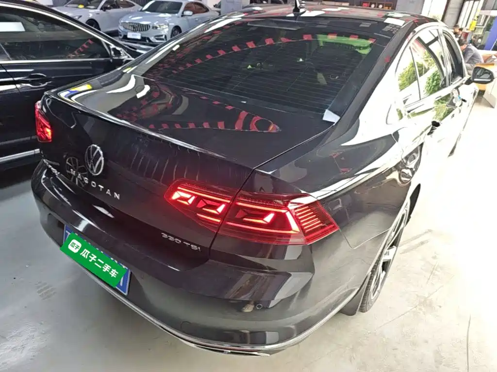 Magotan 200 10 K Commemorative 330 TSI DSG Luxury