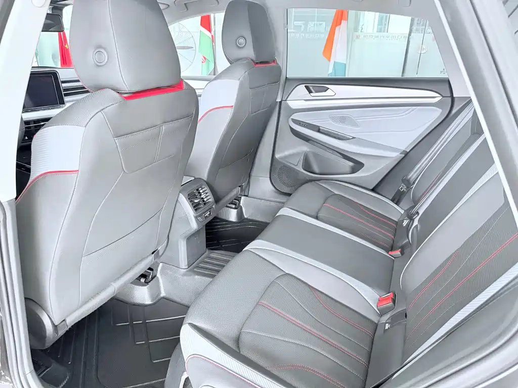 Lamando Lamando L 280 TSI DSG Spicy Cool