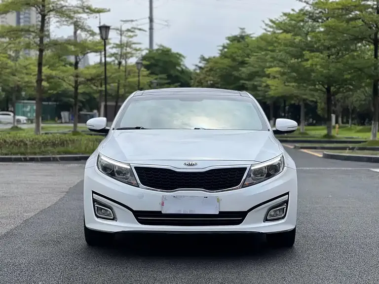 Kia K5 2.0 L Auto PREMIUM