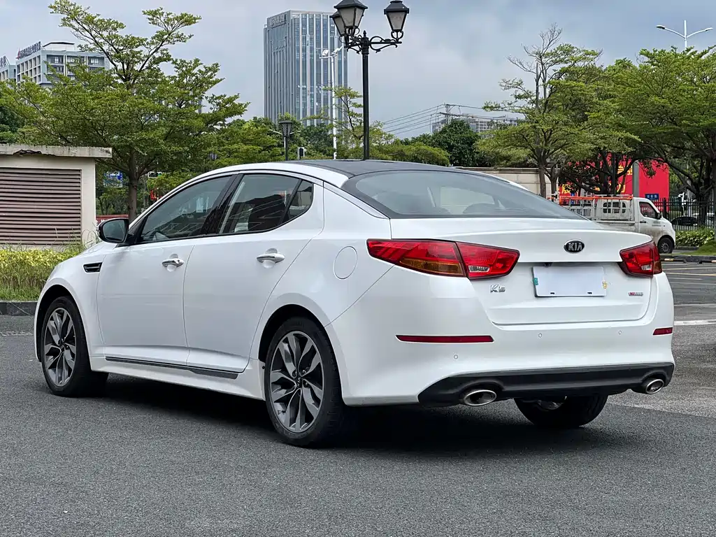 Kia K5 2.0 L Auto PREMIUM
