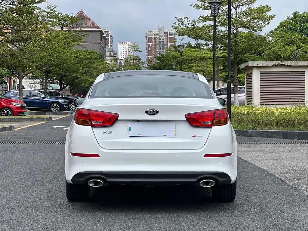 Kia K5 2.0 L Auto PREMIUM