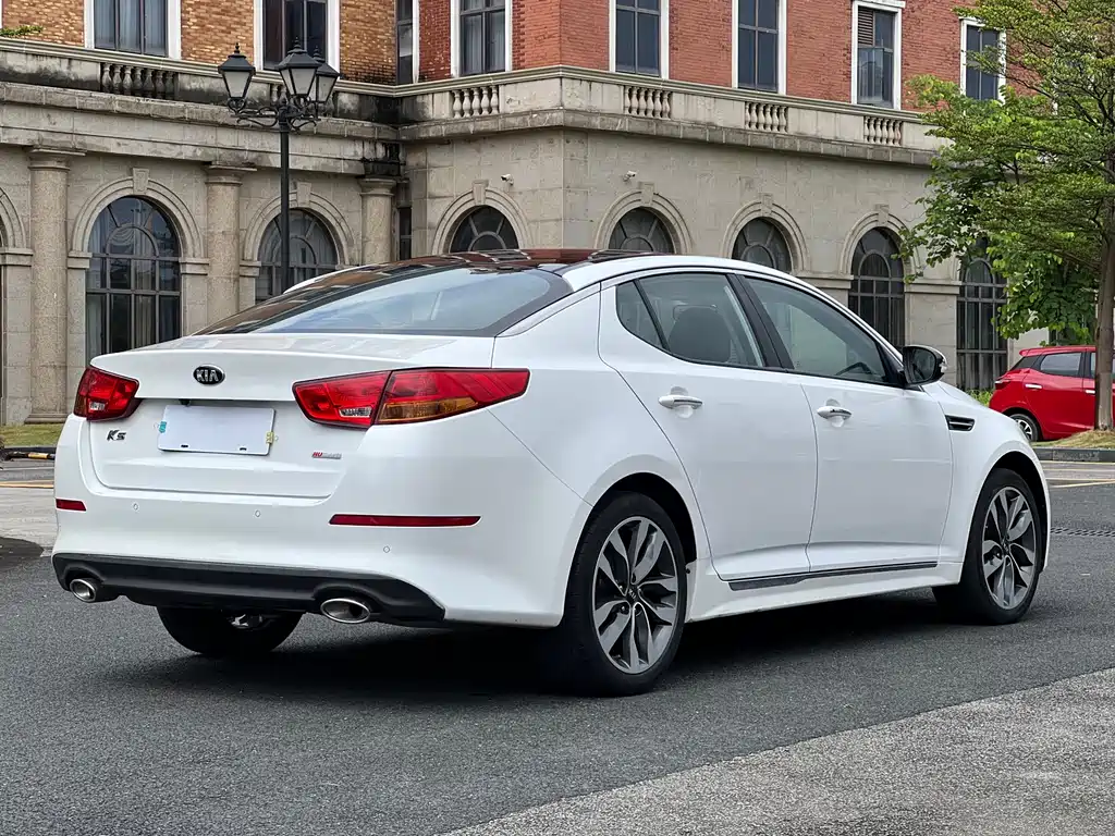 Kia K5 2.0 L Auto PREMIUM