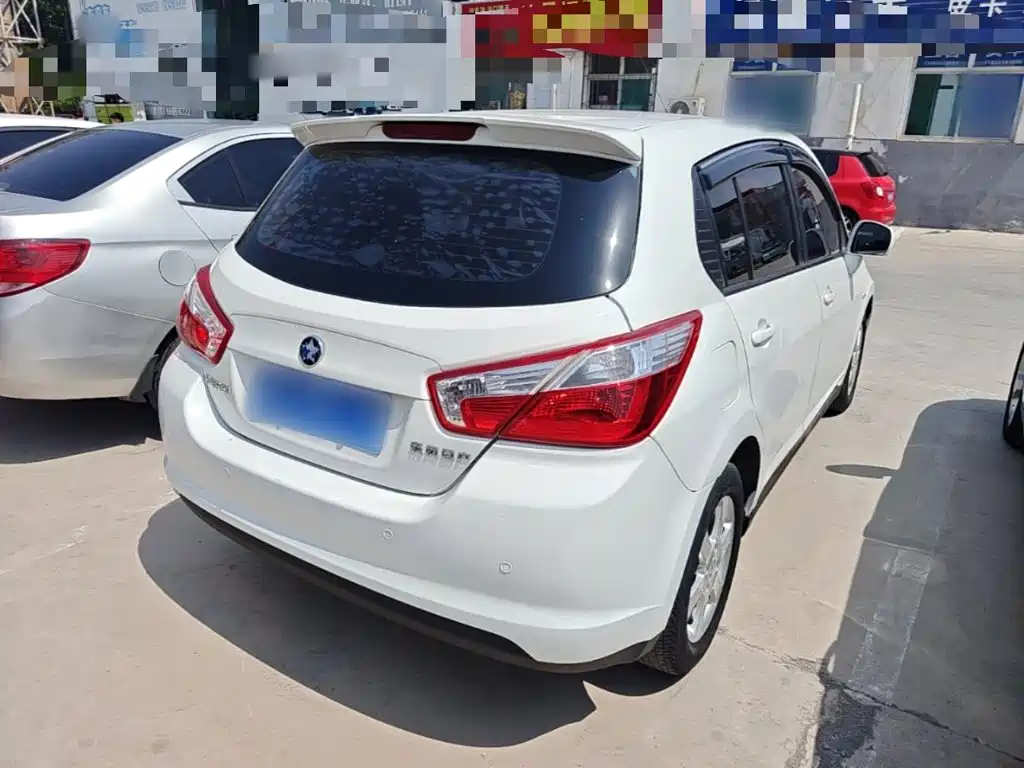 Venucia R50 1.6 L Manual Elite
