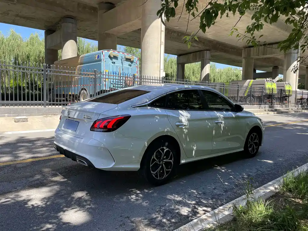 MG5 180 DVVT CVT Youth Luxury