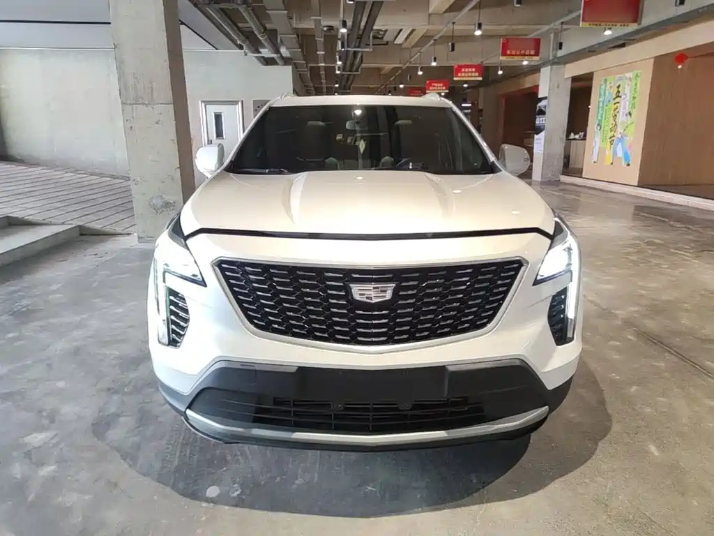 Cadillac XT4 28 T 2 WD Leading