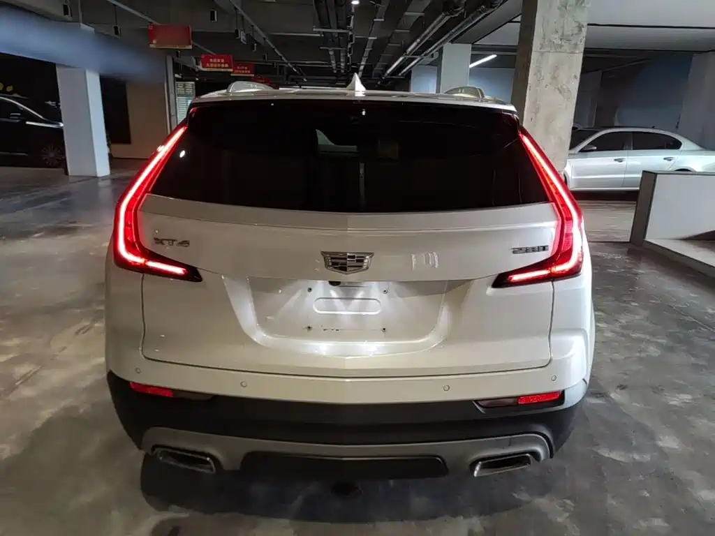 Cadillac XT4 28 T 2 WD Leading