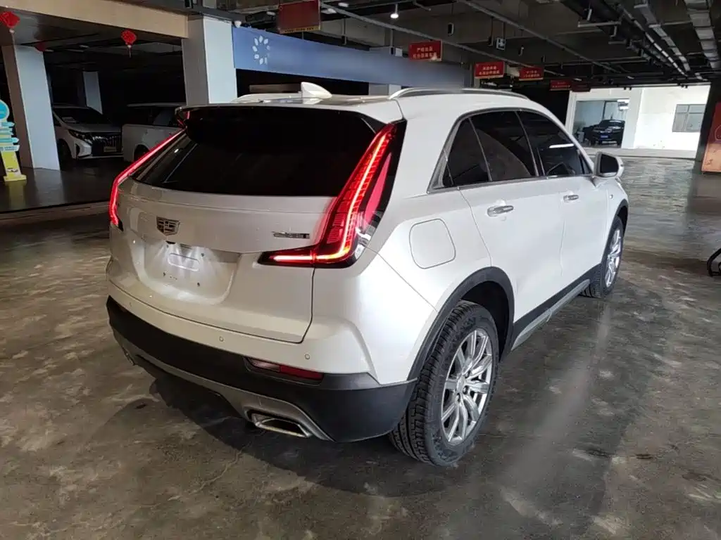 Cadillac XT4 28 T 2 WD Leading