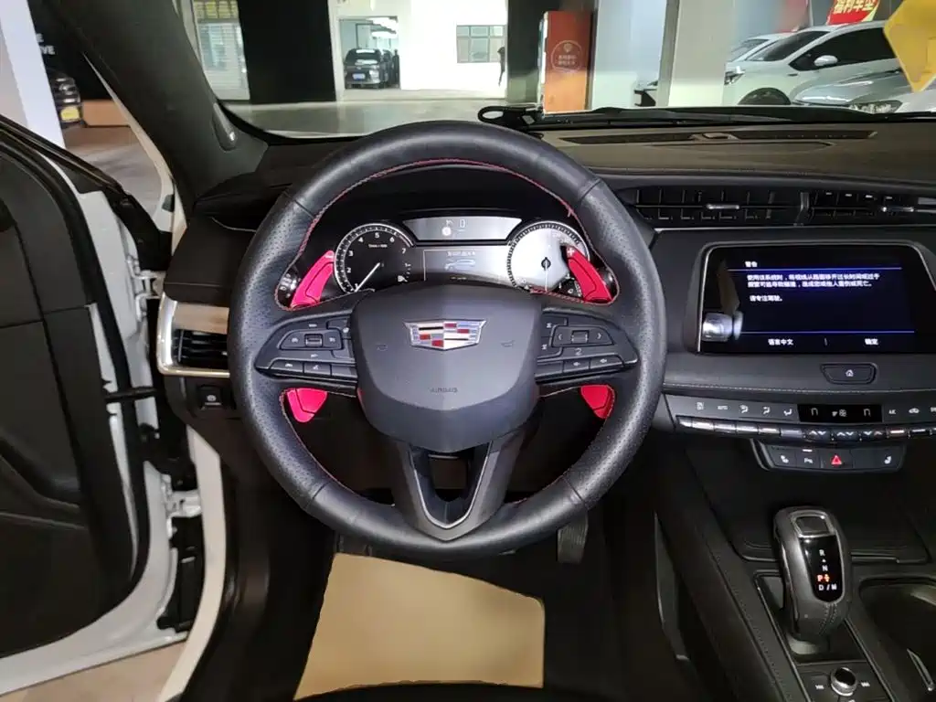 Cadillac XT4 28 T 2 WD Leading