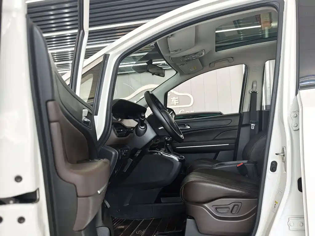 GAC Trumpchi M6 270 T Auto Honored (7-seat) CN-V