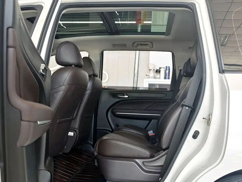GAC Trumpchi M6 270 T Auto Honored (7-seat) CN-V