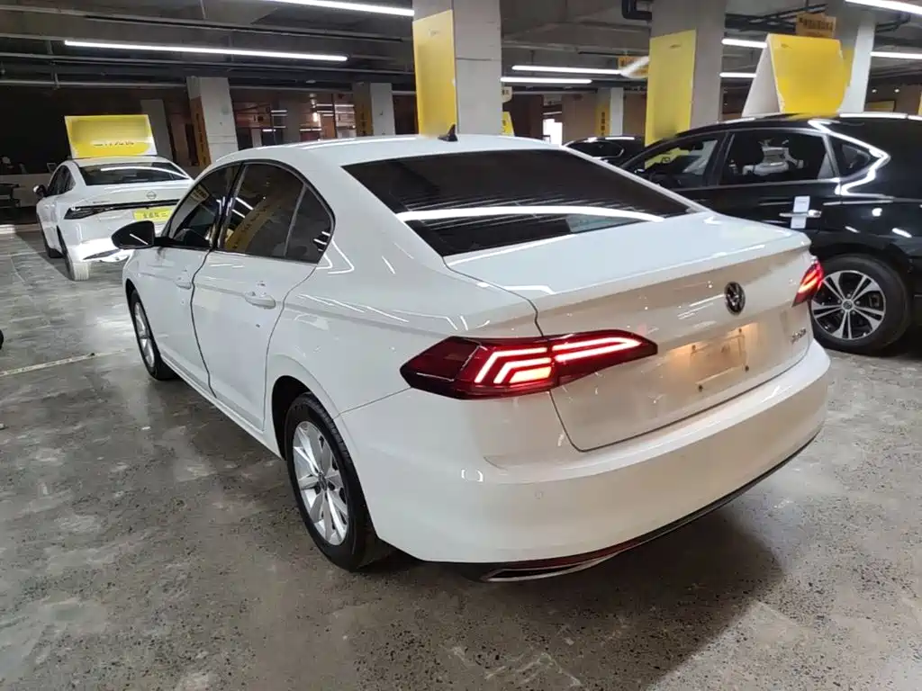 Bora 1.5 L Auto Comfort Connected