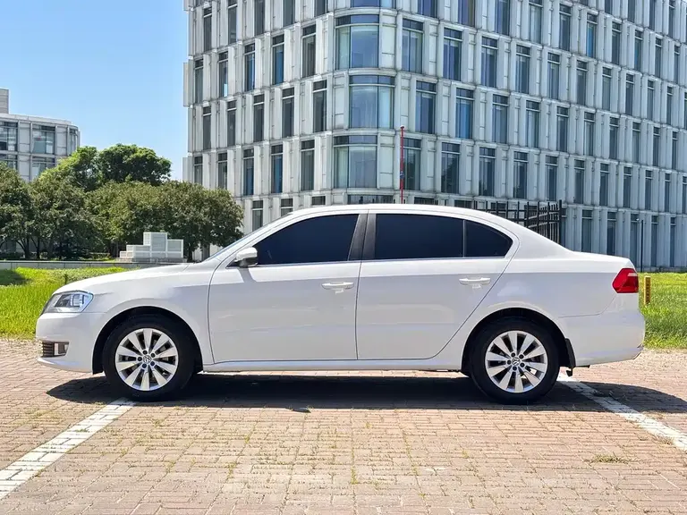Volkswagen Lavida 1.6 L Manual Style