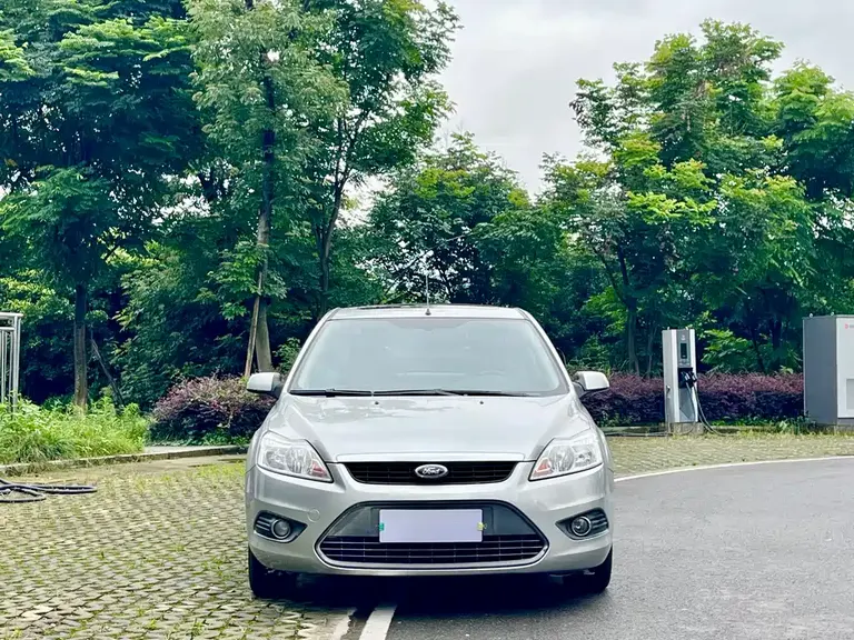 Ford Focus 福克斯 2011款 三厢 1.8 L 手动舒适型