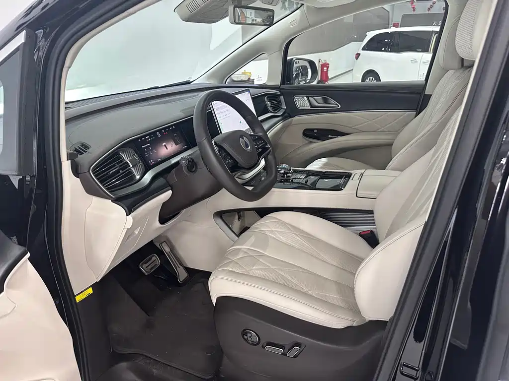 Denza D9 DM-i Smart Drive 1020 4 WD Flagship